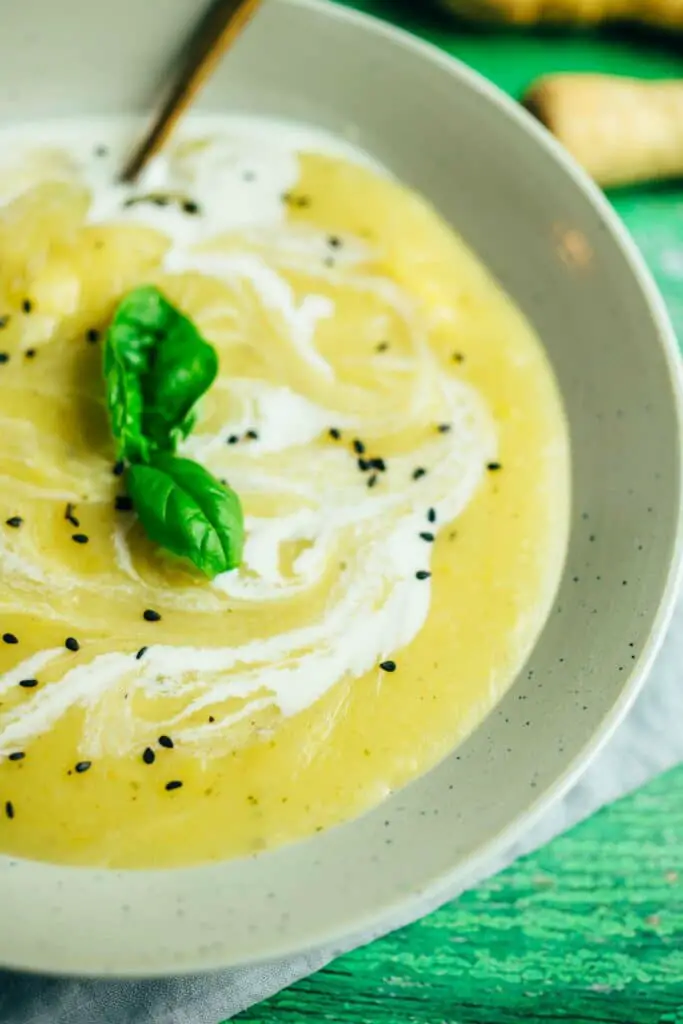 Cremige Pastinakensuppe mit Vanille