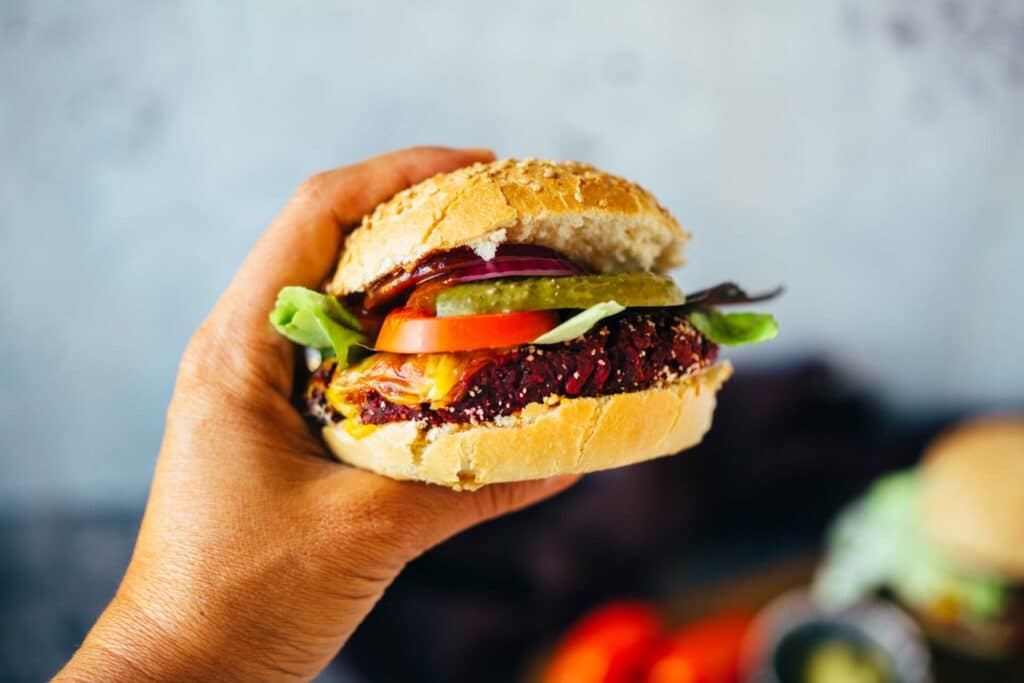 Protein-Burger mit roter Beete