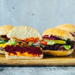 Protein-Burger mit roter Beete