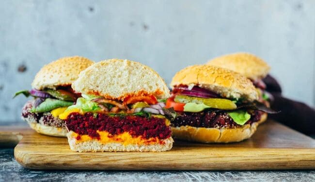 Protein-Burger mit roter Beete