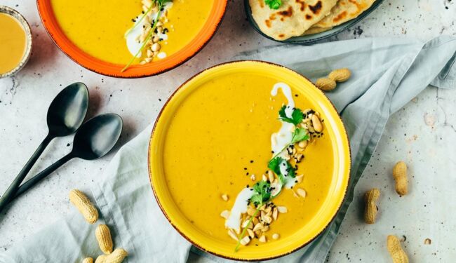 Erdnussbutter Curry Suppe