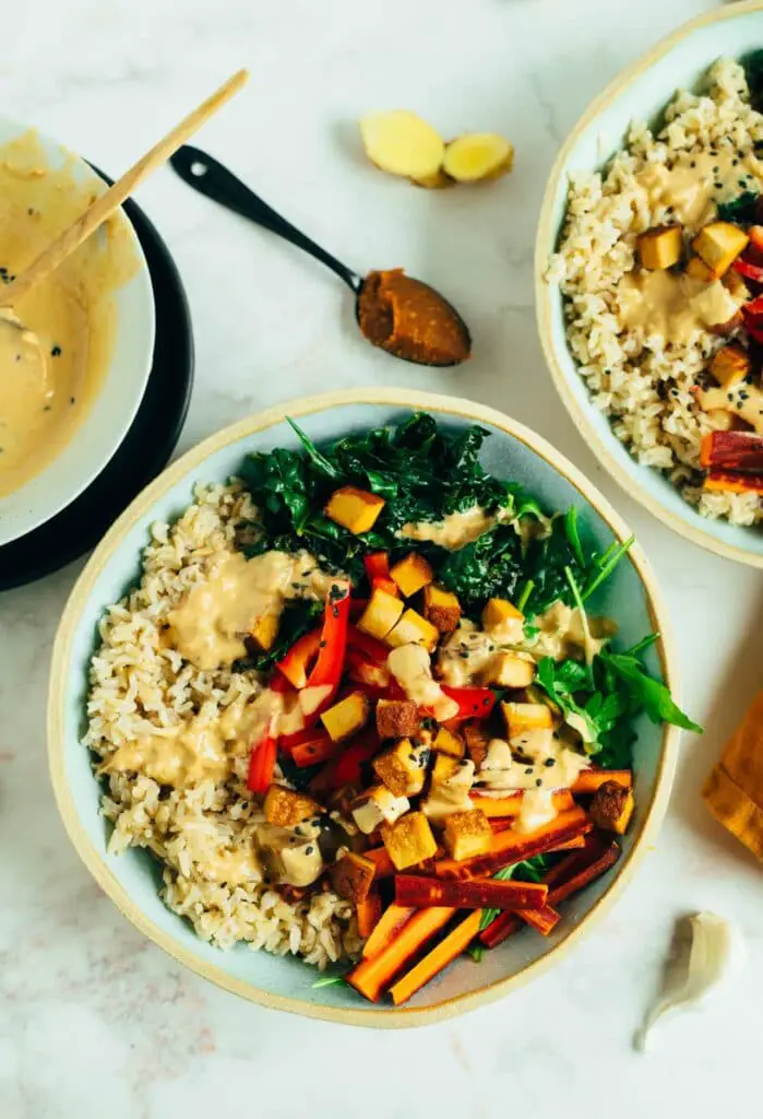 Miso Bowl mit Schwarzkohl