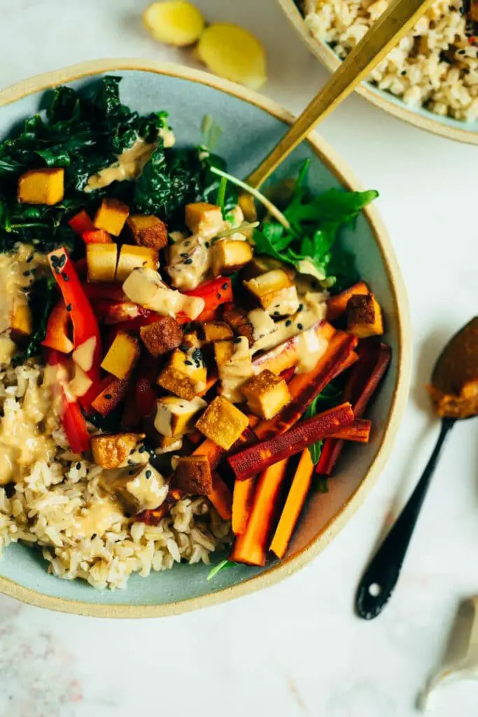 Miso Bowl mit Schwarzkohl