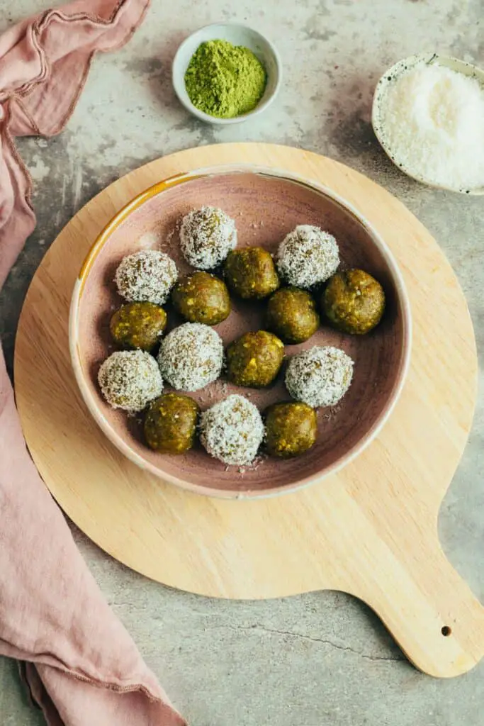 Bananen Matcha Bliss Balls (15 Minuten)