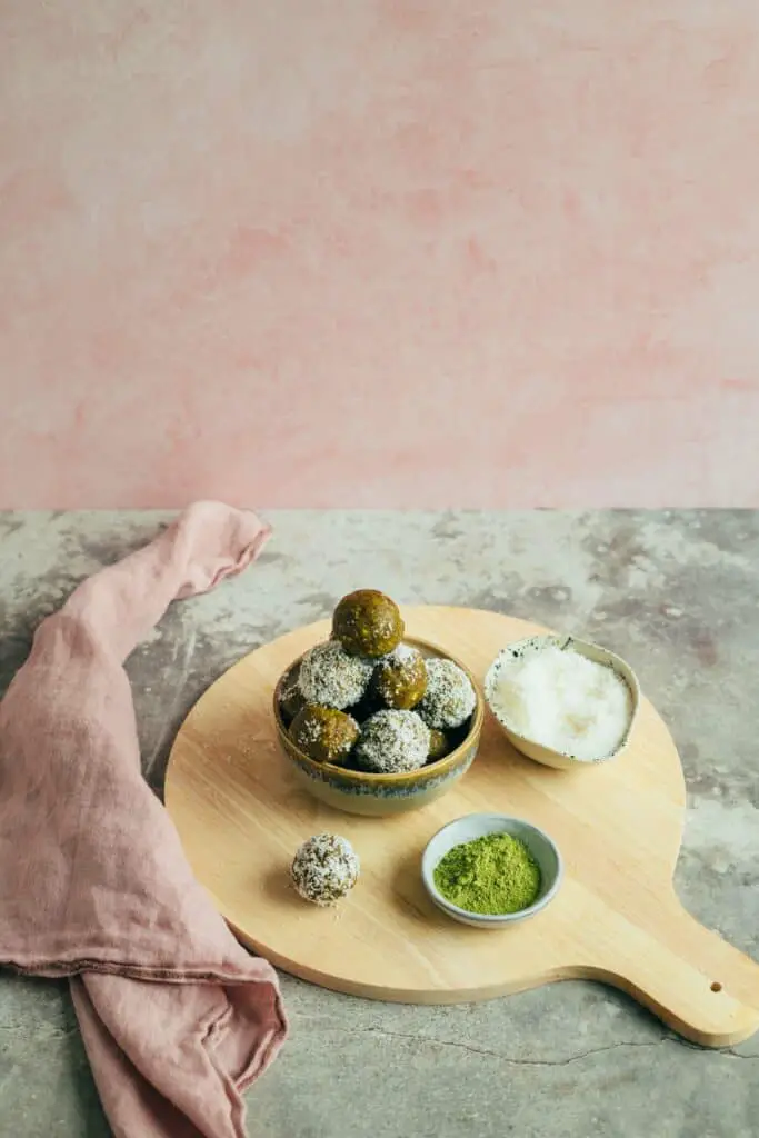 Bananen Matcha Bliss Balls (15 Minuten)