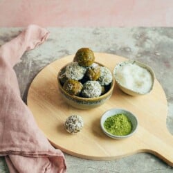 Bananen Matcha Bliss Balls (15 Minuten)