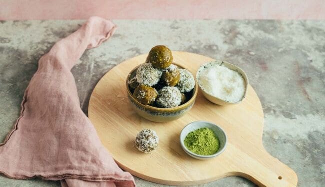 Bananen Matcha Bliss Balls (15 Minuten)