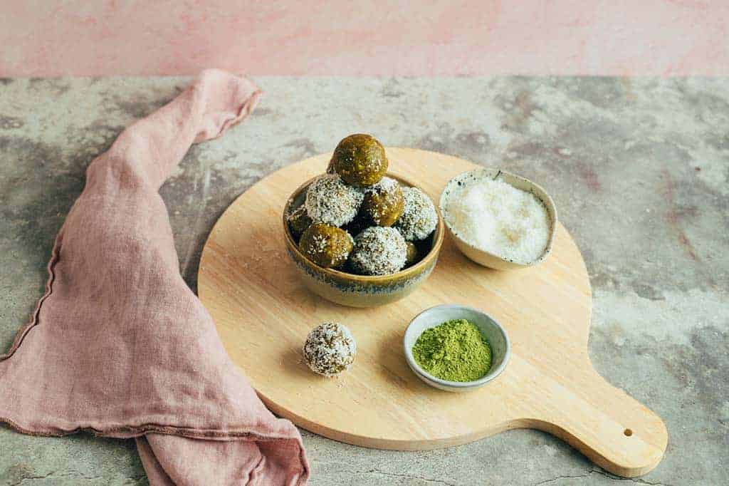 Bananen Matcha Bliss Balls (15 Minuten)