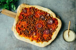 Berbere Dinkelpizza mit Tahini Dressing