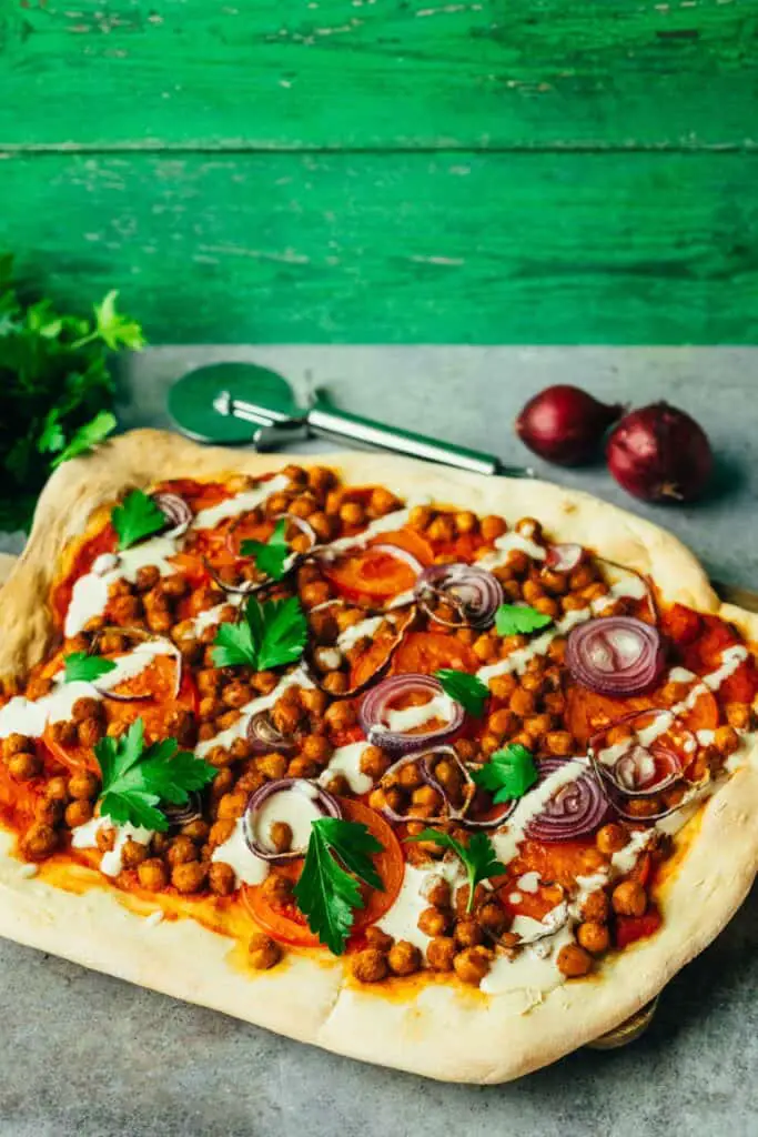 Berbere Dinkelpizza mit Tahini Dressing