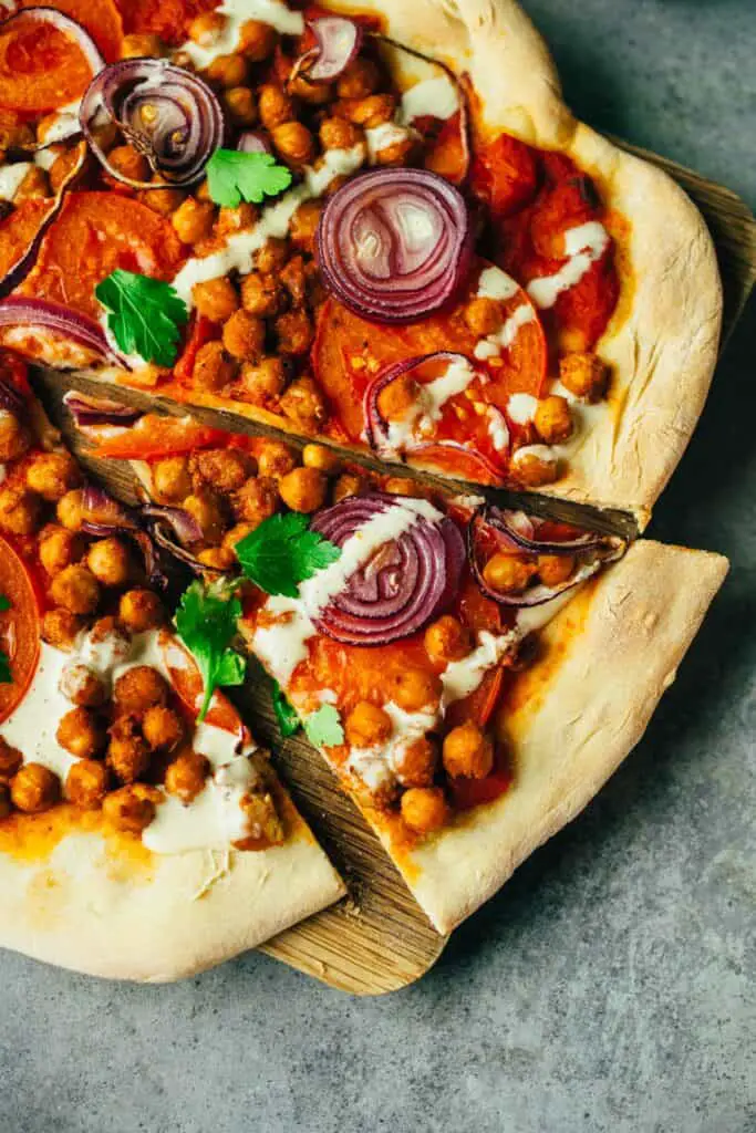 Berbere Dinkelpizza mit Tahini Dressing