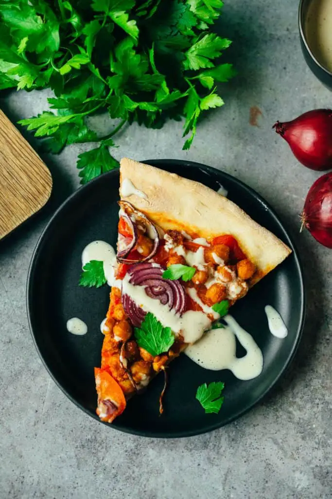 Berbere Dinkelpizza mit Tahini Dressing