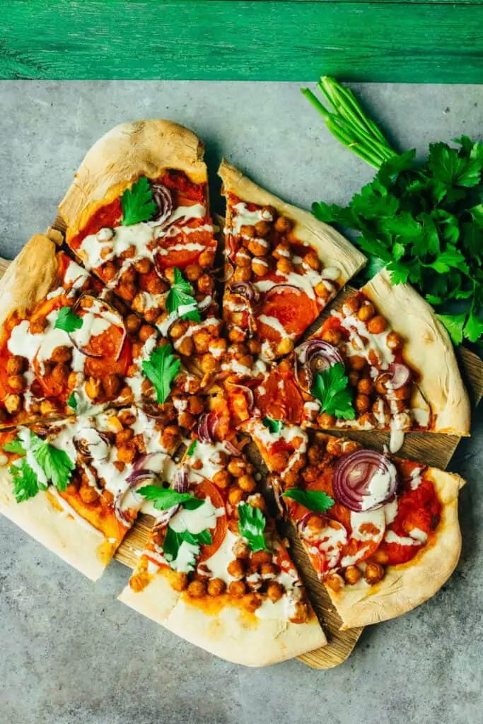 Berbere Dinkelpizza mit Tahini Dressing