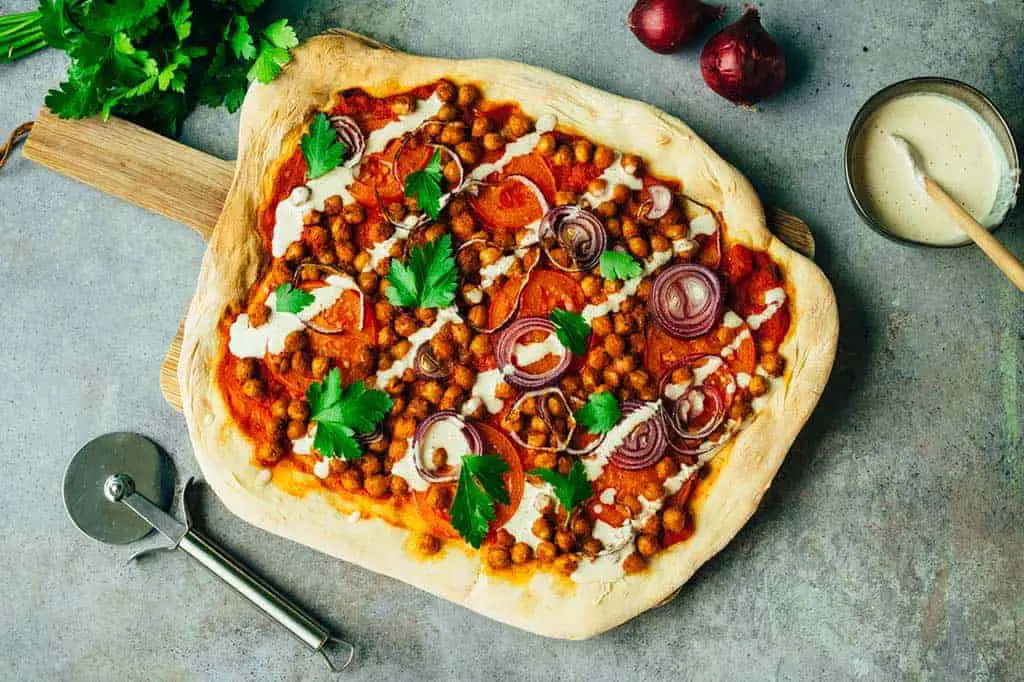 Berbere Dinkelpizza mit Tahini Dressing