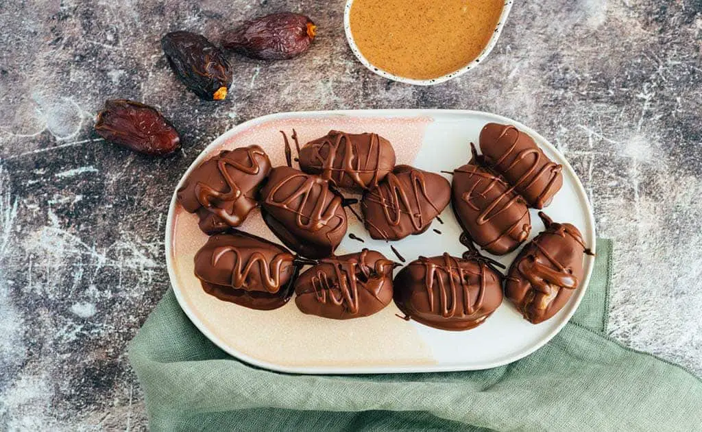 Schoko-Datteln mit Nussmus (15 Minuten) — VEGANE VIBES