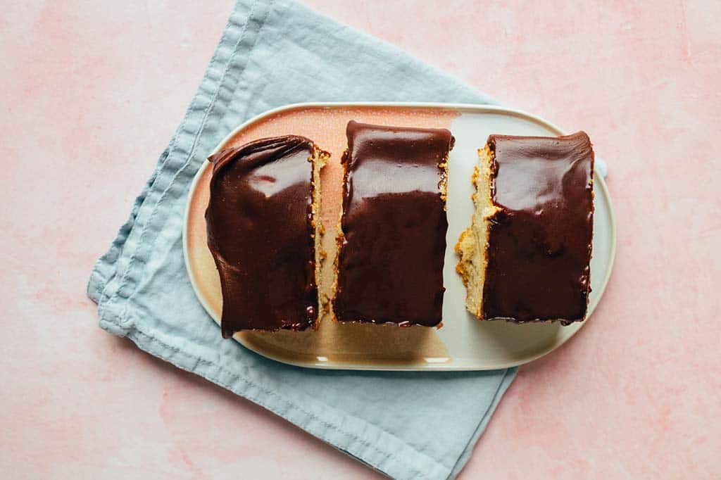 Vanillekuchen mit Schokofrosting (ölfrei) (35 Minuten) — VEGANE VIBES