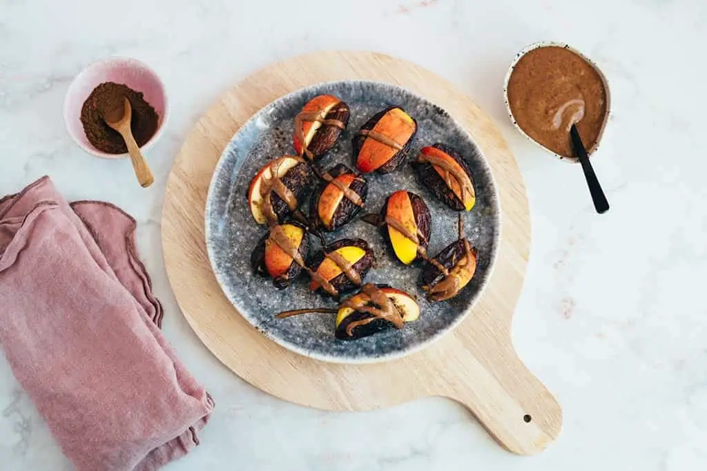 Datteln mit Apfel und Zimt (10 Minuten) vegan & glutenfrei