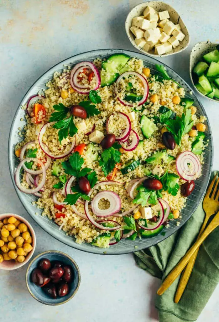 Griechischer Salat mit Quinoa