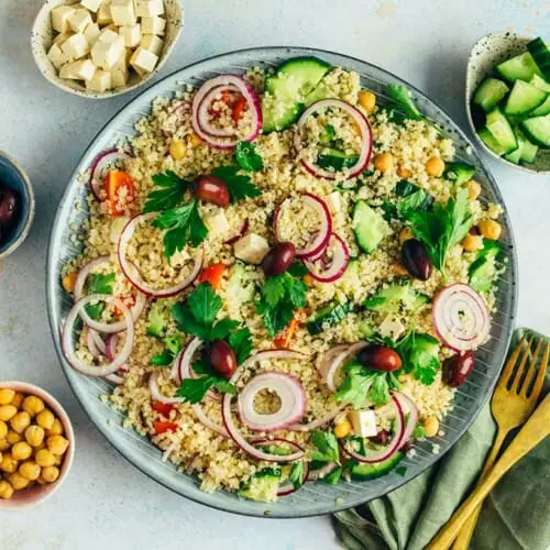 Griechischer Salat mit Quinoa