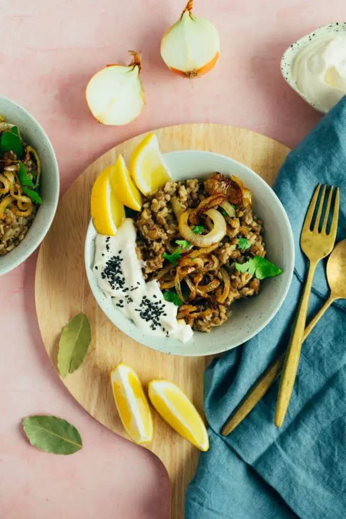 Mujaddara mit karamellisierten Zwiebeln (vegan & glutenfrei) Rezept