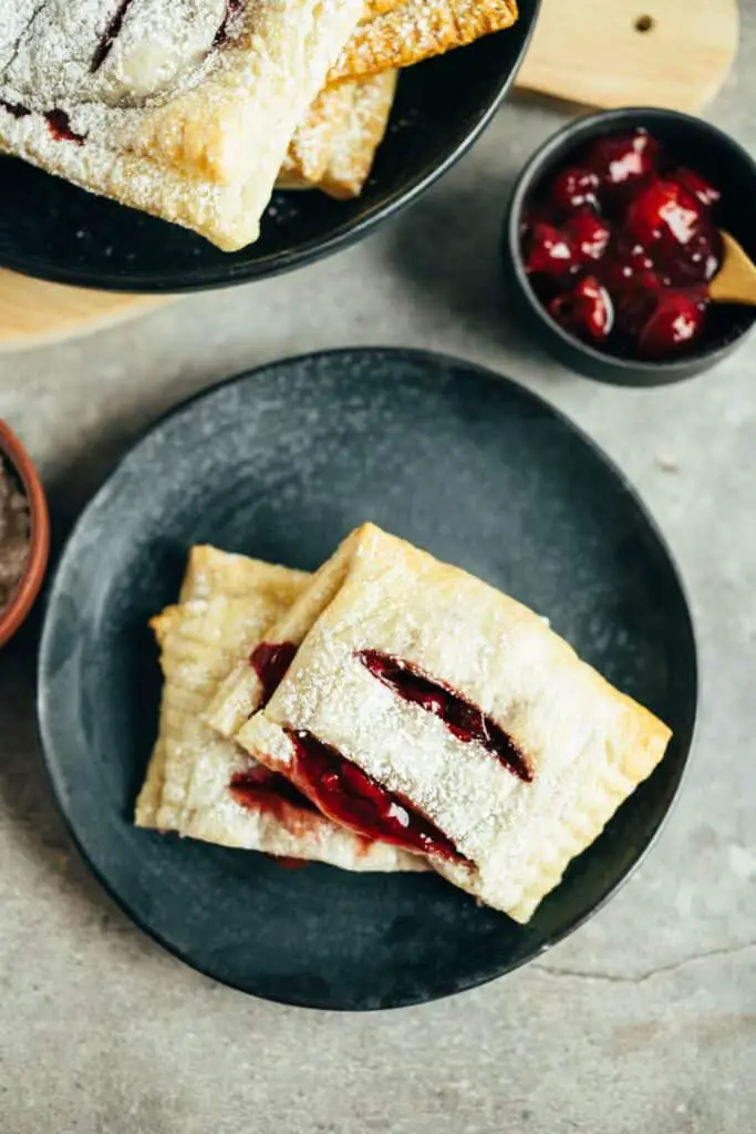 Einfache vegane Kirschtaschen Rezept