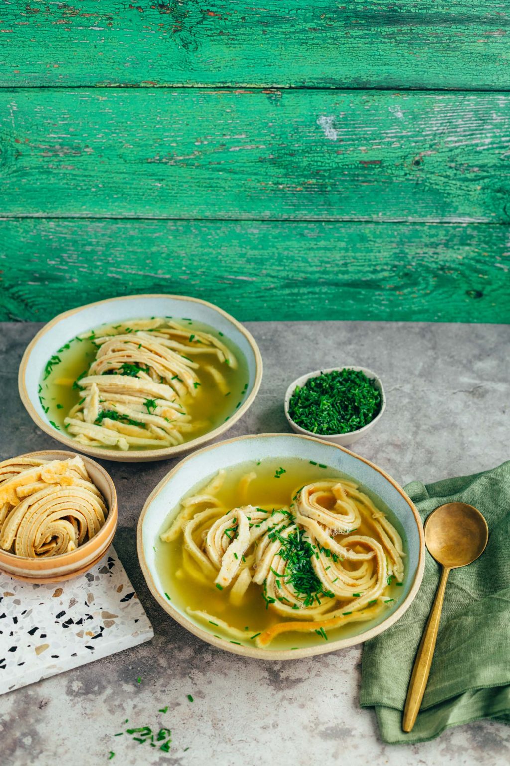 Einfache Frittatensuppe (Pfannenkuchen Suppe) — VEGANE VIBES