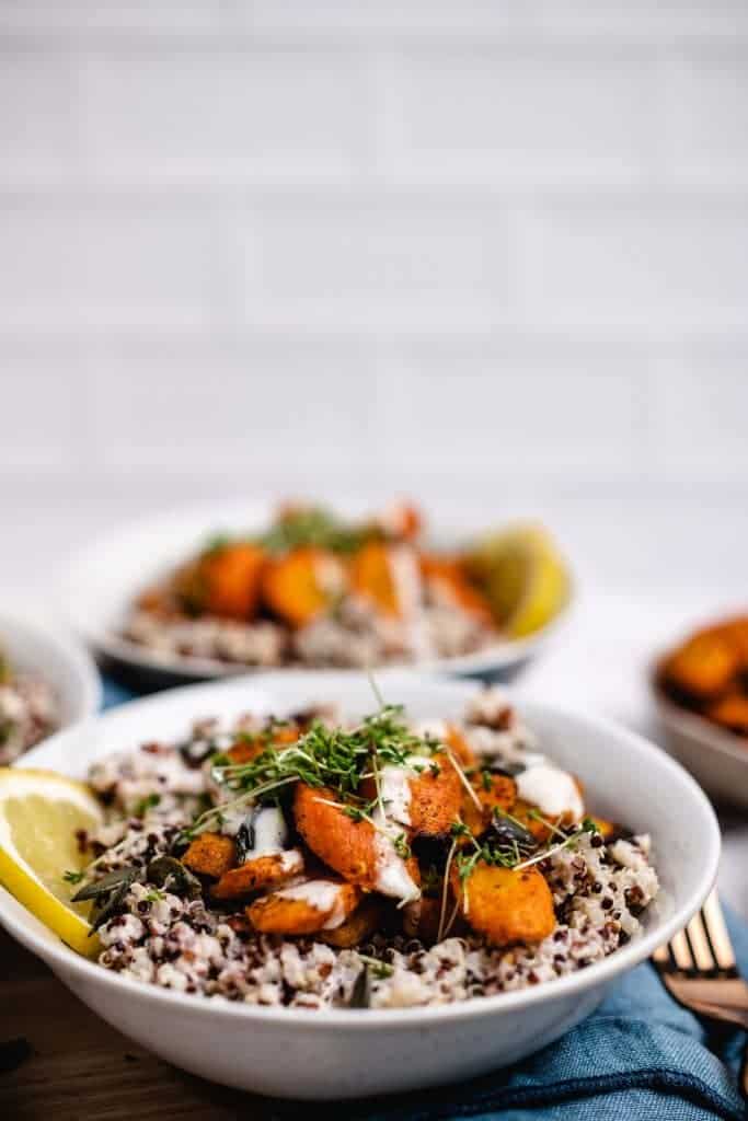 Quinoa Salat mit sahnigem Dressing