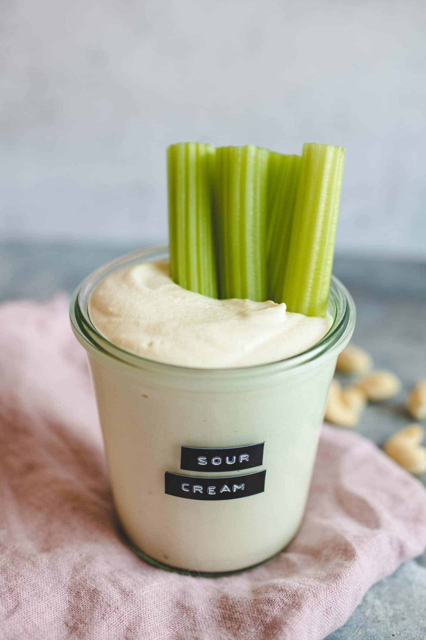 Vegan Sour Creme (40 Minuten) — VEGANE VIBES