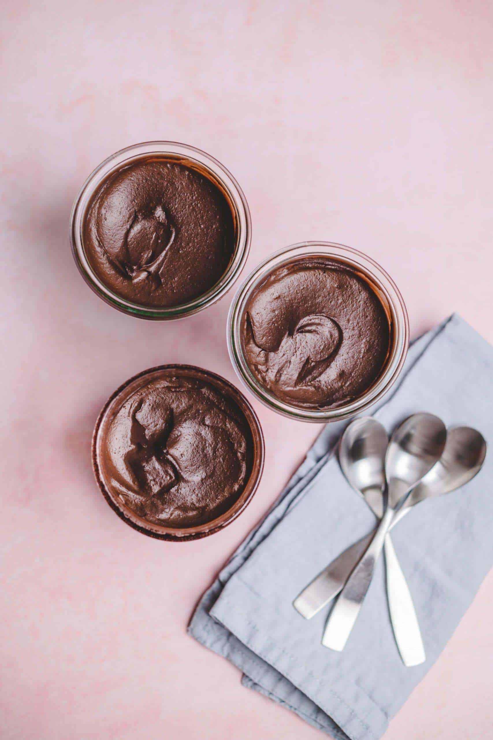 Avocado Schoko Mousse (7 Zutaten) — VEGANE VIBES