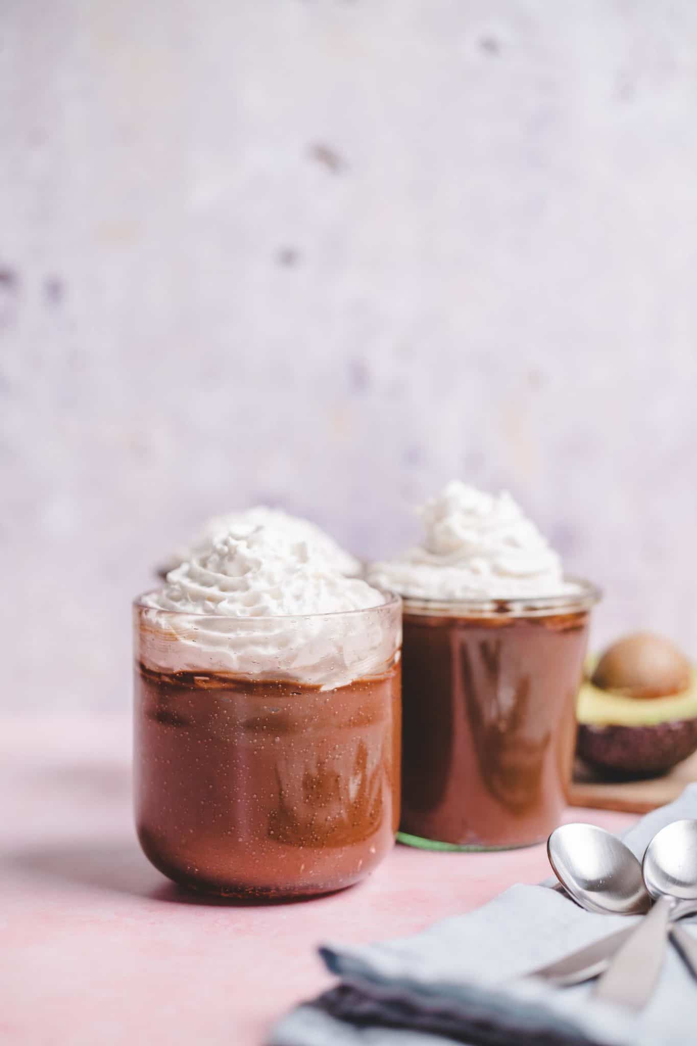 Avocado Schoko Mousse (7 Zutaten) — VEGANE VIBES