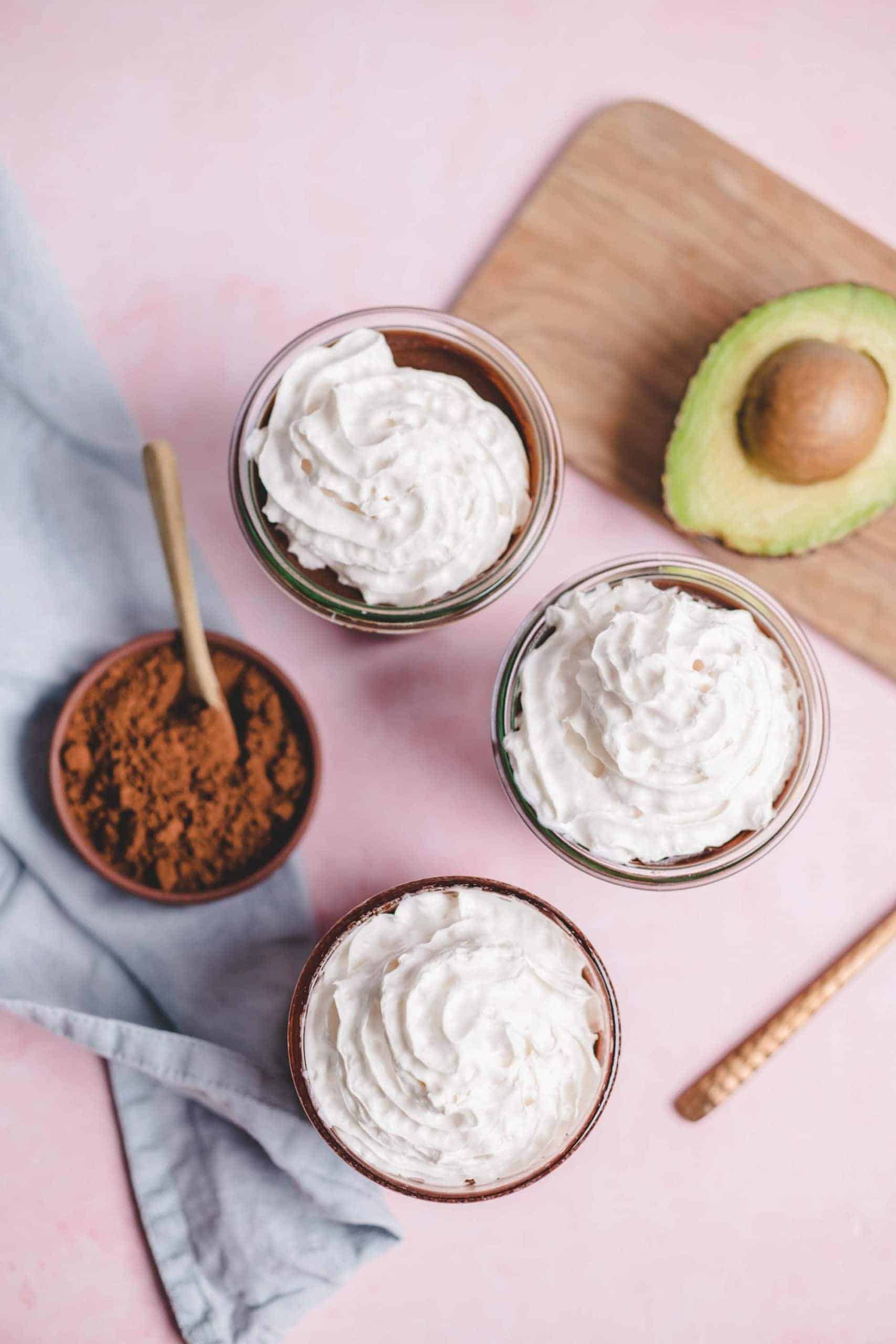 Avocado Schoko Mousse (7 Zutaten) — VEGANE VIBES