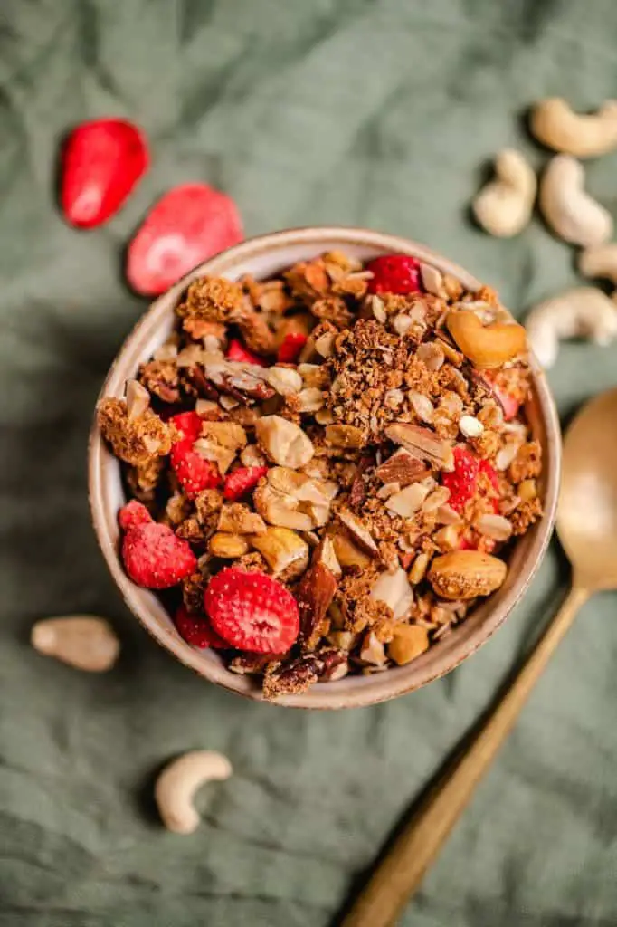 Erdbeer Granola vegan