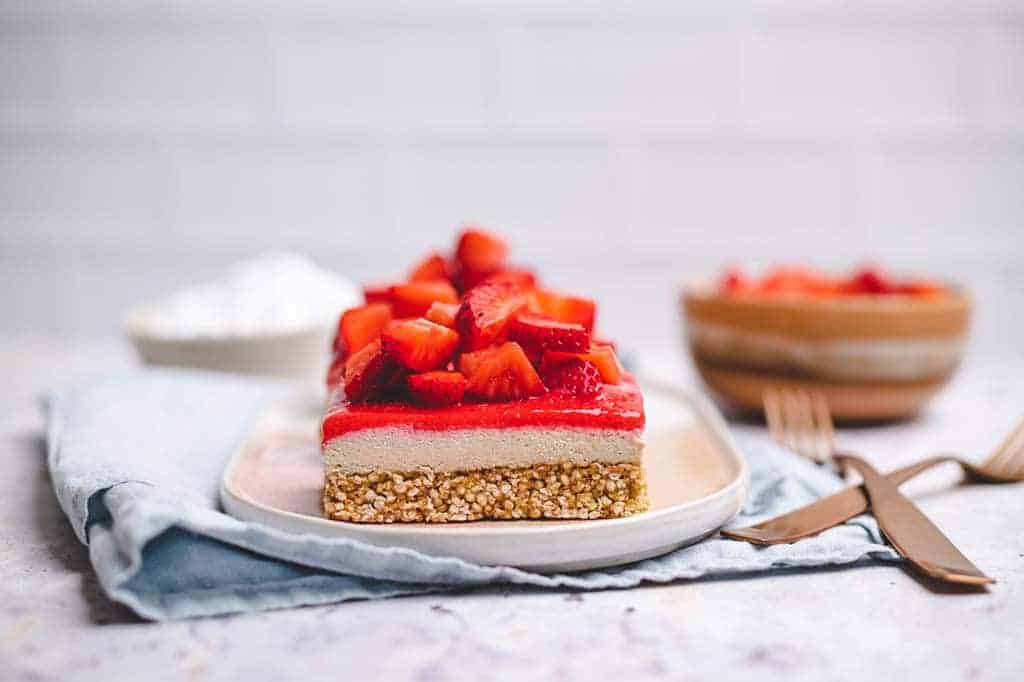 Erdbeer Schnitten mit Quinoa Boden