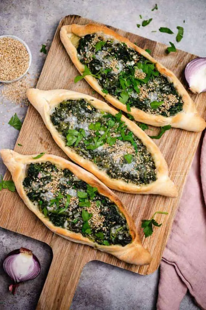 Pide mit Spinat und Feta (vegan & glutenfrei)