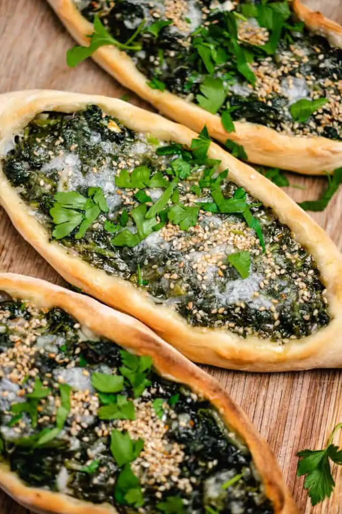 Pide mit Spinat und Feta (vegan & glutenfrei)