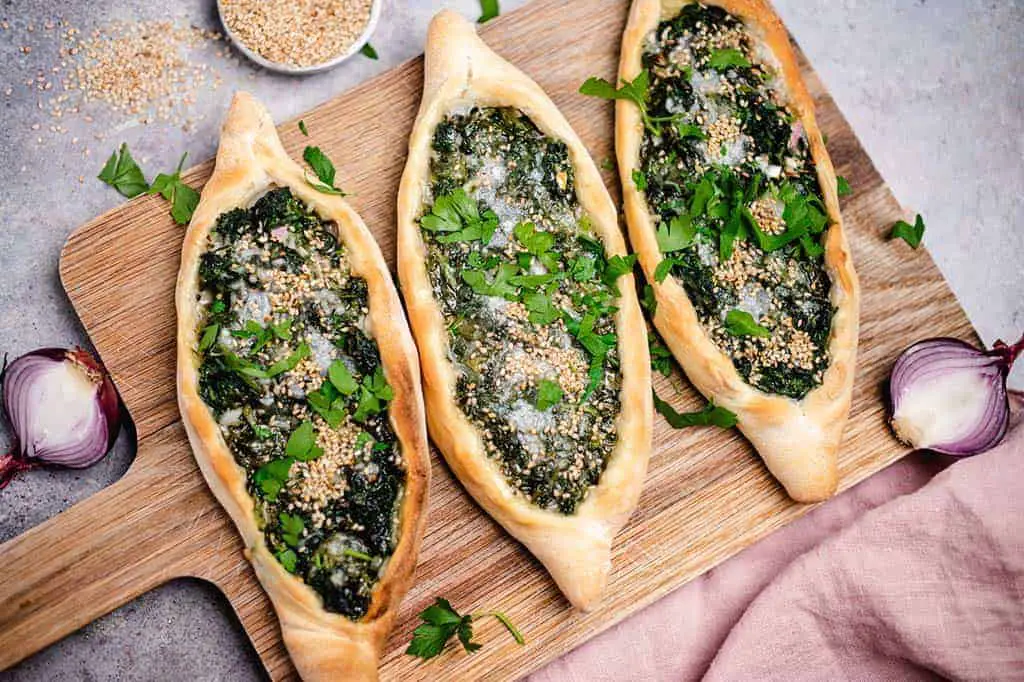 Pide mit Spinat und Feta (vegan & glutenfrei)