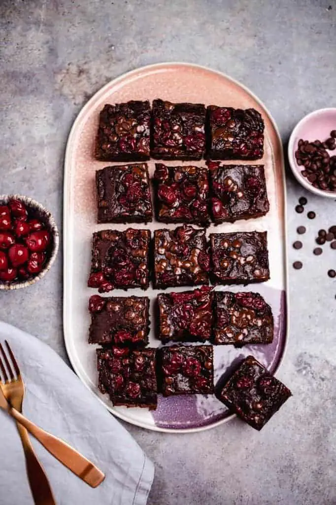 Veganer Schoko-Kirsch Brownie (glutenfrei, ölfrei)