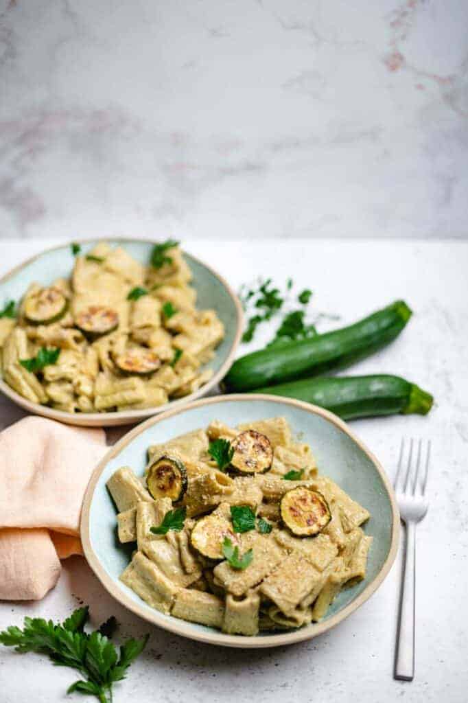 Pasta mit gerösterer Zucchini (vegan Rezept)