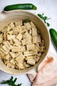 Pasta mit gerösterer Zucchini (vegan Rezept)