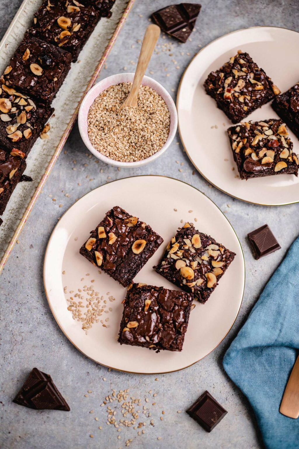 Tahini Haselnuss Brownies (40 Minuten) — VEGANE VIBES