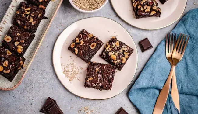 Tahini Haselnuss Brownies (vegan)