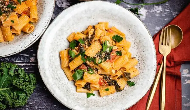 Bolognese mit Grünkohl und Tofu (vegan) Rezept