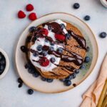 Buchweizen Pfannkuchen mit Schokosauce (v&gf)