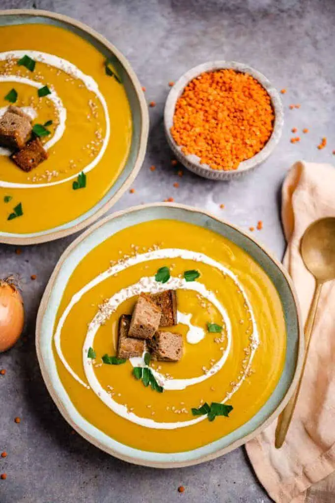 Suppe mit Süßkartoffeln und roten Linsen (v&gf)