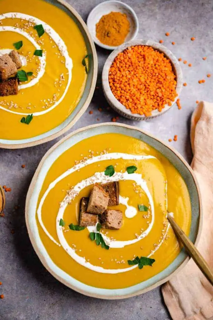 Suppe mit Süßkartoffeln und roten Linsen (v&gf)