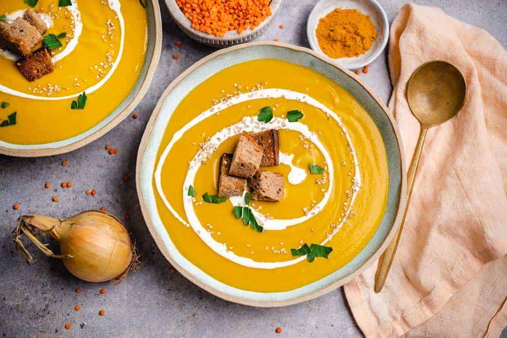 Suppe mit Süßkartoffeln und roten Linsen (v&gf)
