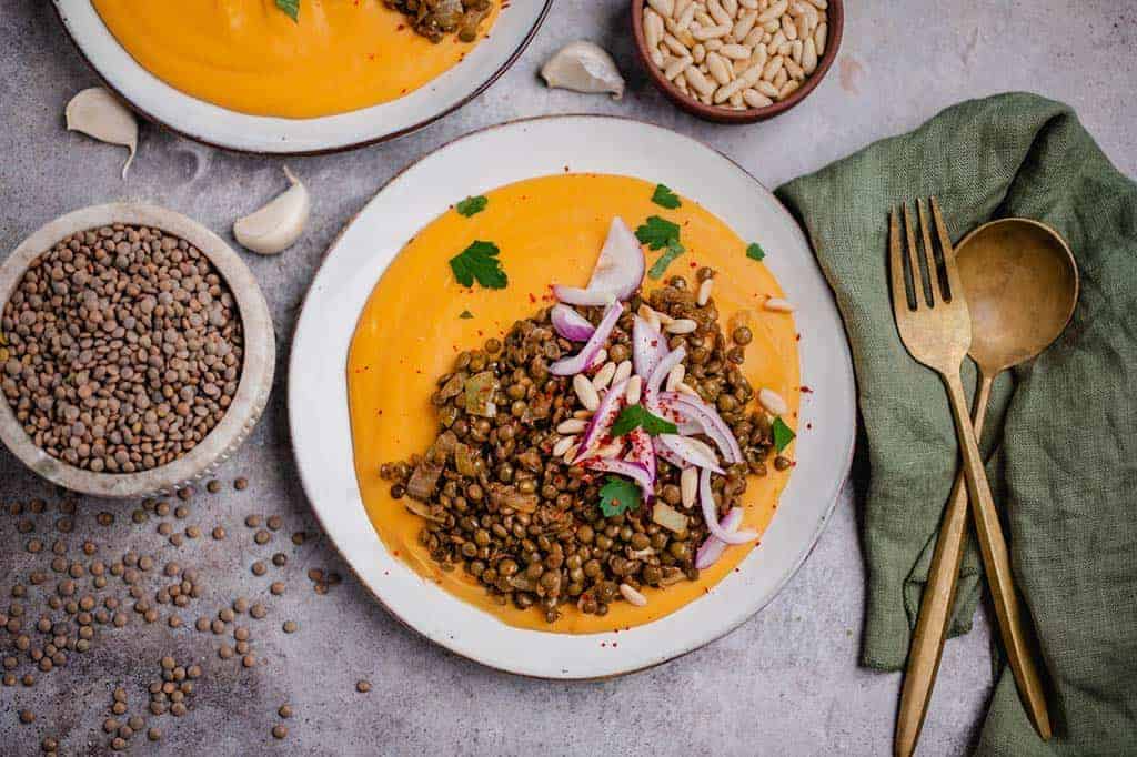 Spicy Linsen auf Püree