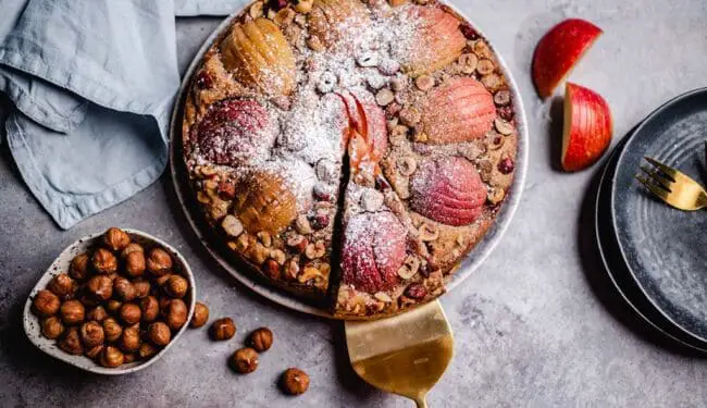 Apfel-Haselnuss Kuchen (vegan)