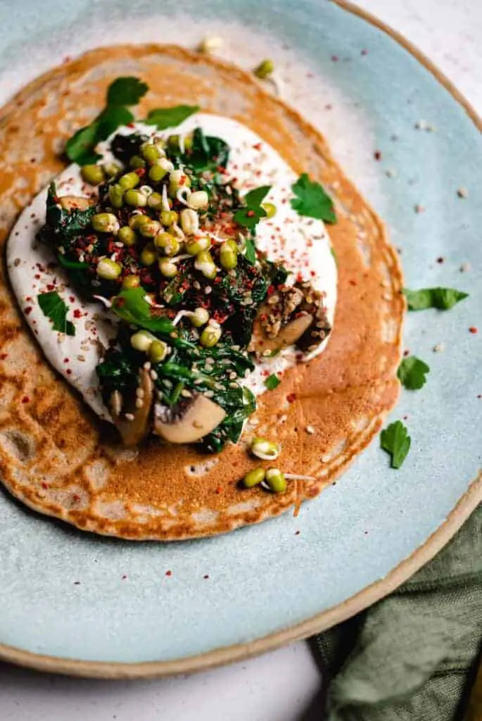 Buchweizen Crêpes mit Spinat und Pilzen