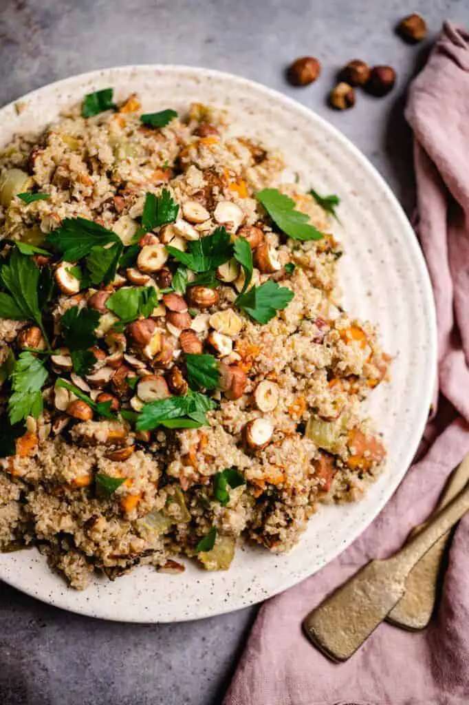 Quinoa Salat mit geroesteten Haselnuessen und Fenchel (vegan & glutenfrei) Rezept